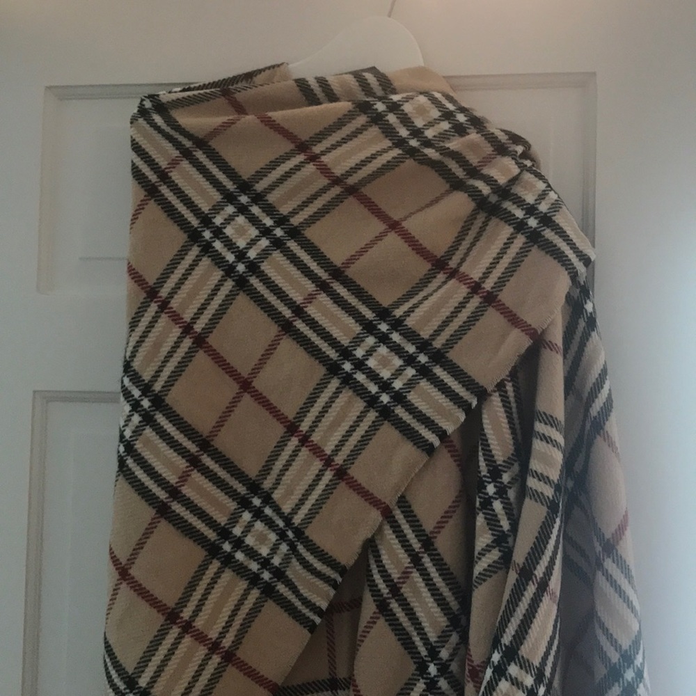 V. Frass plaid wrap